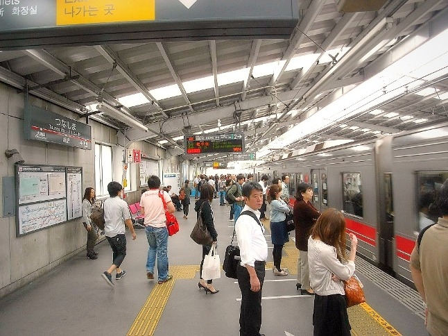 渋谷駅はもちろん、日比谷線直通なので銀座駅、六本木駅も電車一本で移動可能。