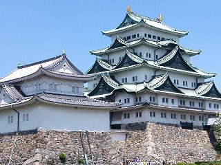 名古屋市にある梯郭式平城で、国の特別史跡に指定されています。